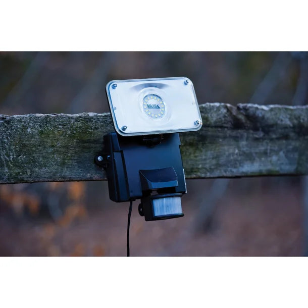 MAXSA Innovations Solar Motion-Activated LED Security Flood Light (Black, Model 44641)